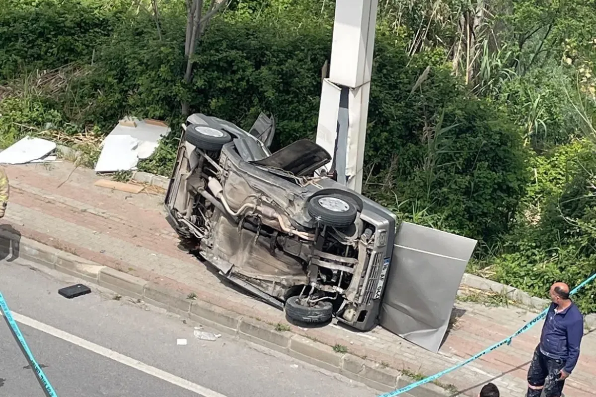 Hurdaya dönen araçtan sağ çıktılar