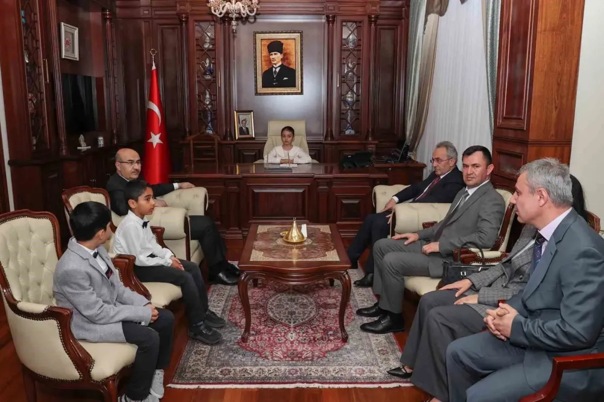 Bursanın çocuk valisi makamına oturdu