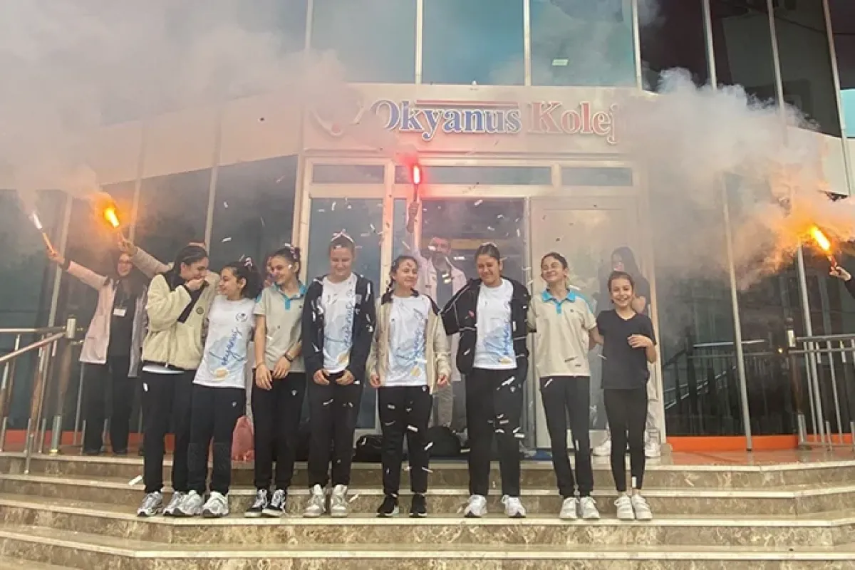 Özel İnegöl Okyanus Koleji Ortaokulu Küçük Kızlar Voleybol Takımı İnegöl Şampiyonu
