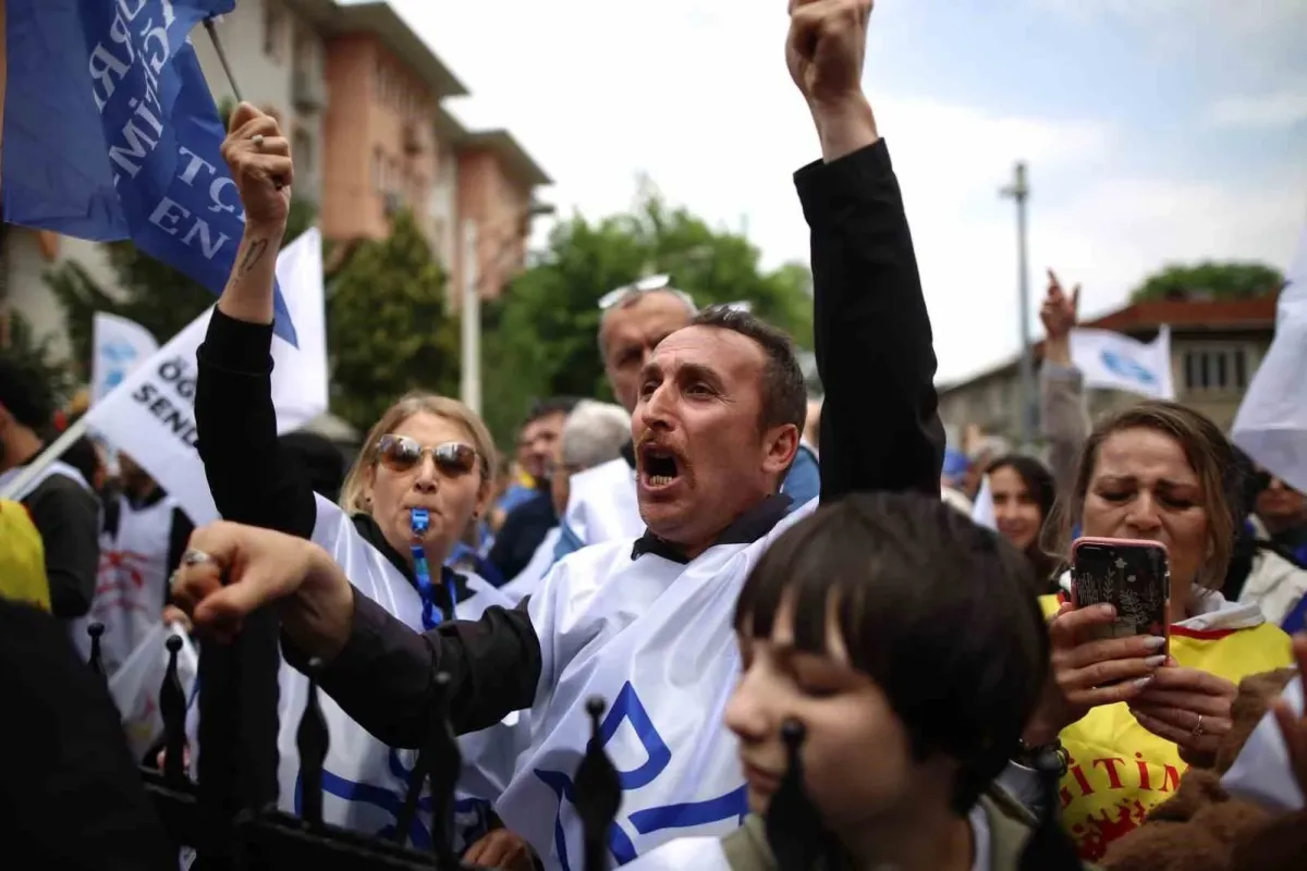 İstanbulda bir öğretmenin öldürülmesi Bursada protesto edildi