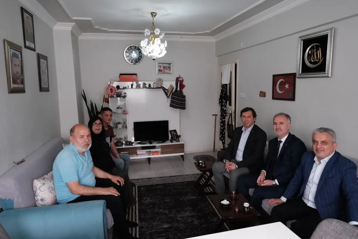 AK Parti İnegöl İlçe Teşkilatı, Anneler Günü'nde Şehit Annelerini Ziyaret Etti