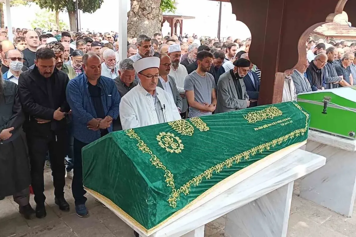Bursayı şiirlerle anlatmıştı, 34 yıl görev yaptığı camidan uğurlandı
