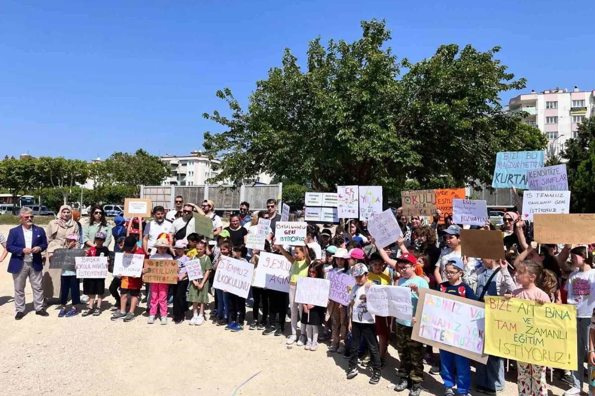 Deprem tedbirleri gereğince tahliye edilen okula bir yıldır çivi dahi çakılmadı