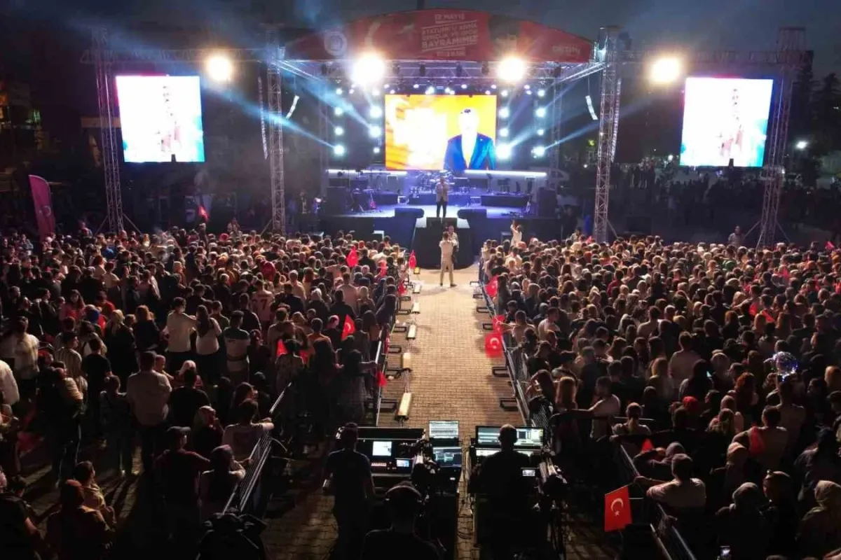 Gençlik bayramı konserlerle kutlanmaya devam ediyor