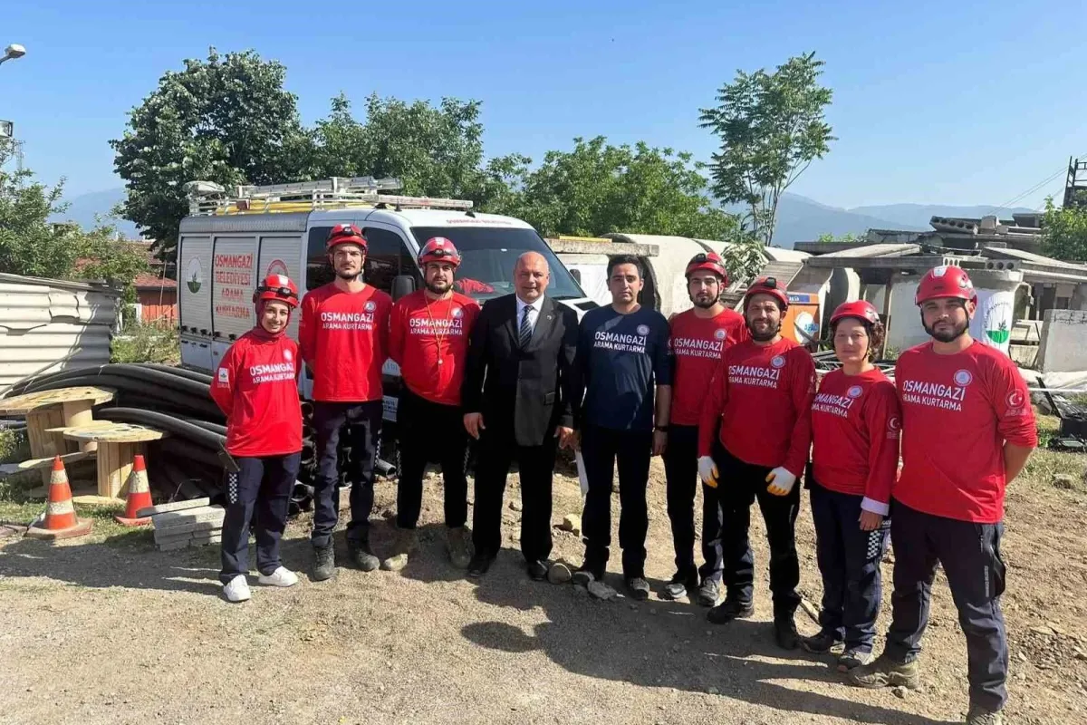 Osmangazi Belediyesi arama kurtarma ekiplerinden nefes kesen tatbikat