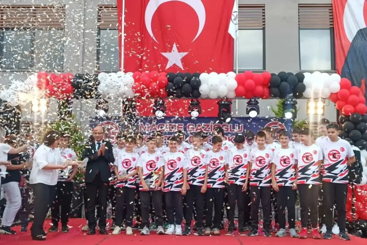 Başarılı öğrenciler ödüllendirildi