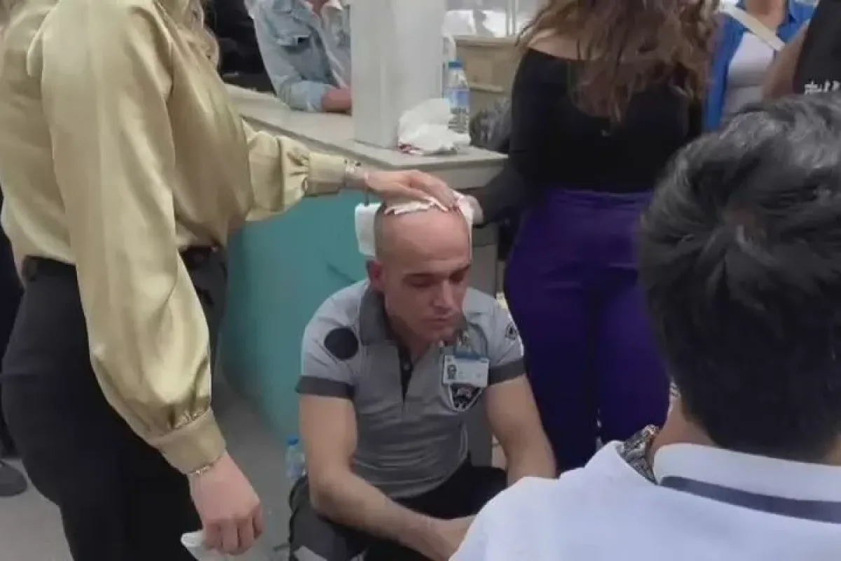 Hem bedava binmeye çalıştılar hem de güvenlikçiyi dövdüler...Vatandaşlar çileden çıktı