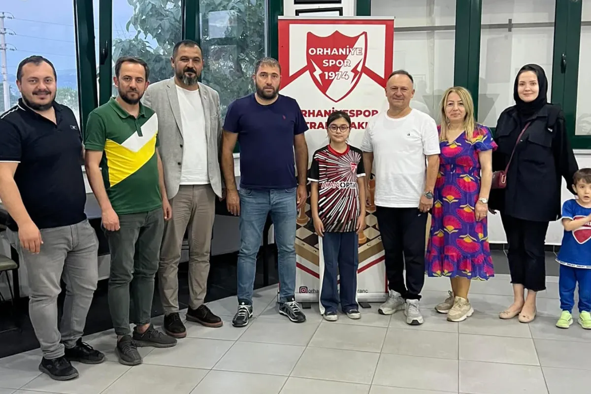 Orhaniyespor'un milli satranç yıldızı Zeynep İrlanda'ya gitti