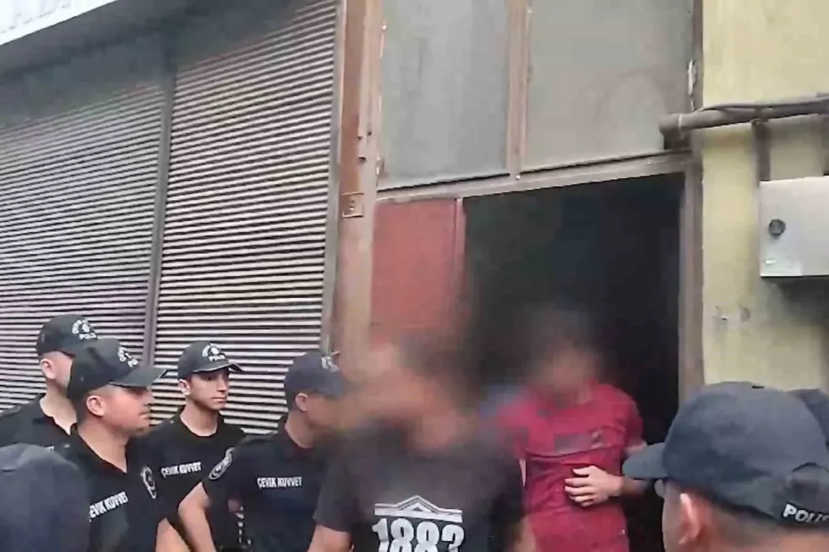Yabancı uyruklu şahıslarla birlikte ev sahipleri de gözaltına alındı