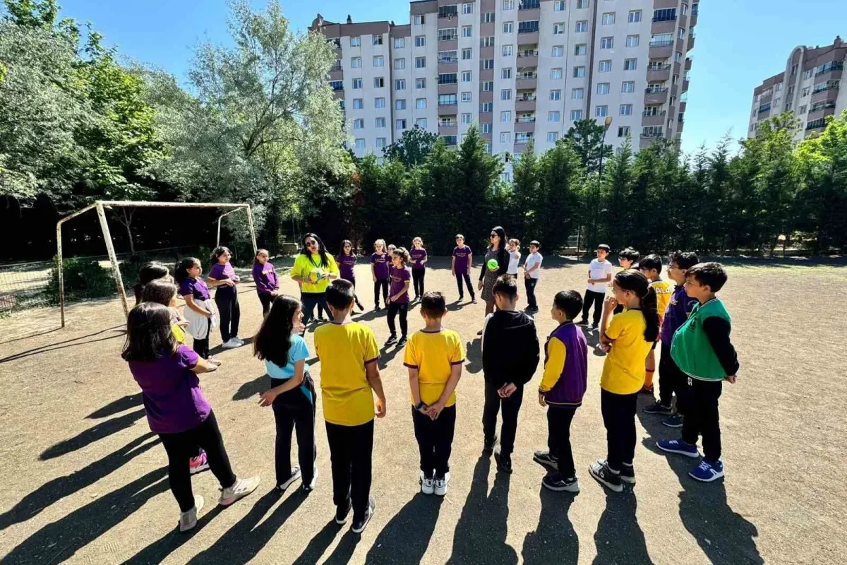 Çocuğunuzun gelişimi için ona oyun oynayacak zaman tanıyın
