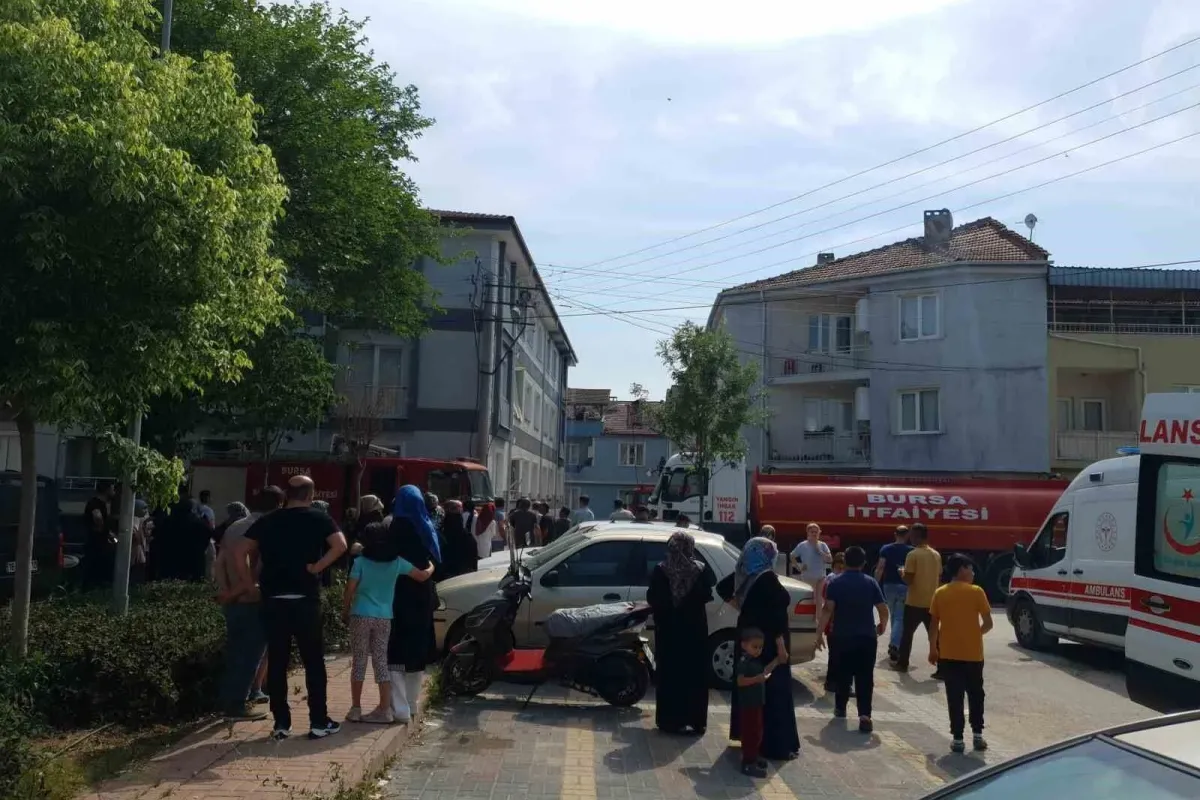 İnegöl'de yangında 3 kişi dumandan etkilendi