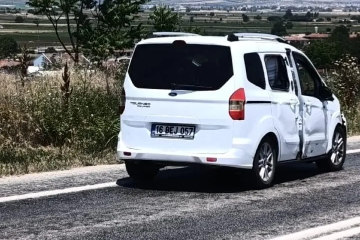 Motosiklet hafif ticari araçla çarpıştı: 1 ölü
