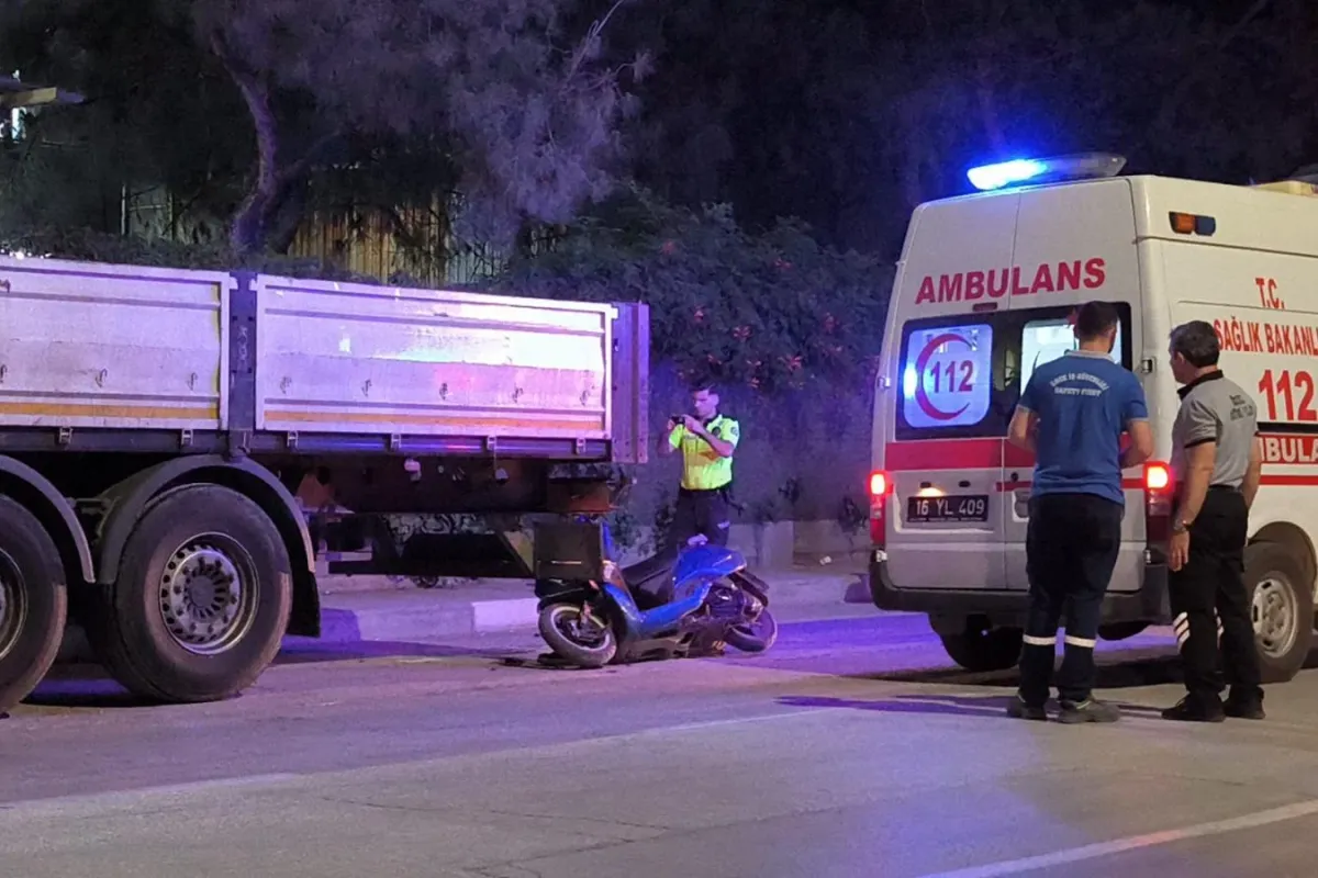 Park halindeki tıra arkadan çarptı, ağır yaralandı