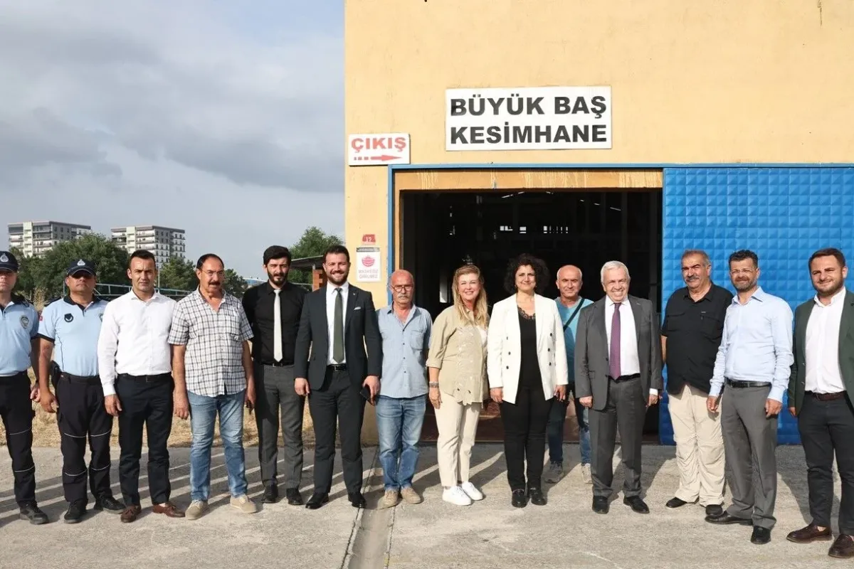 Başkan Şadi Özdemir, kurban pazarını gezdi