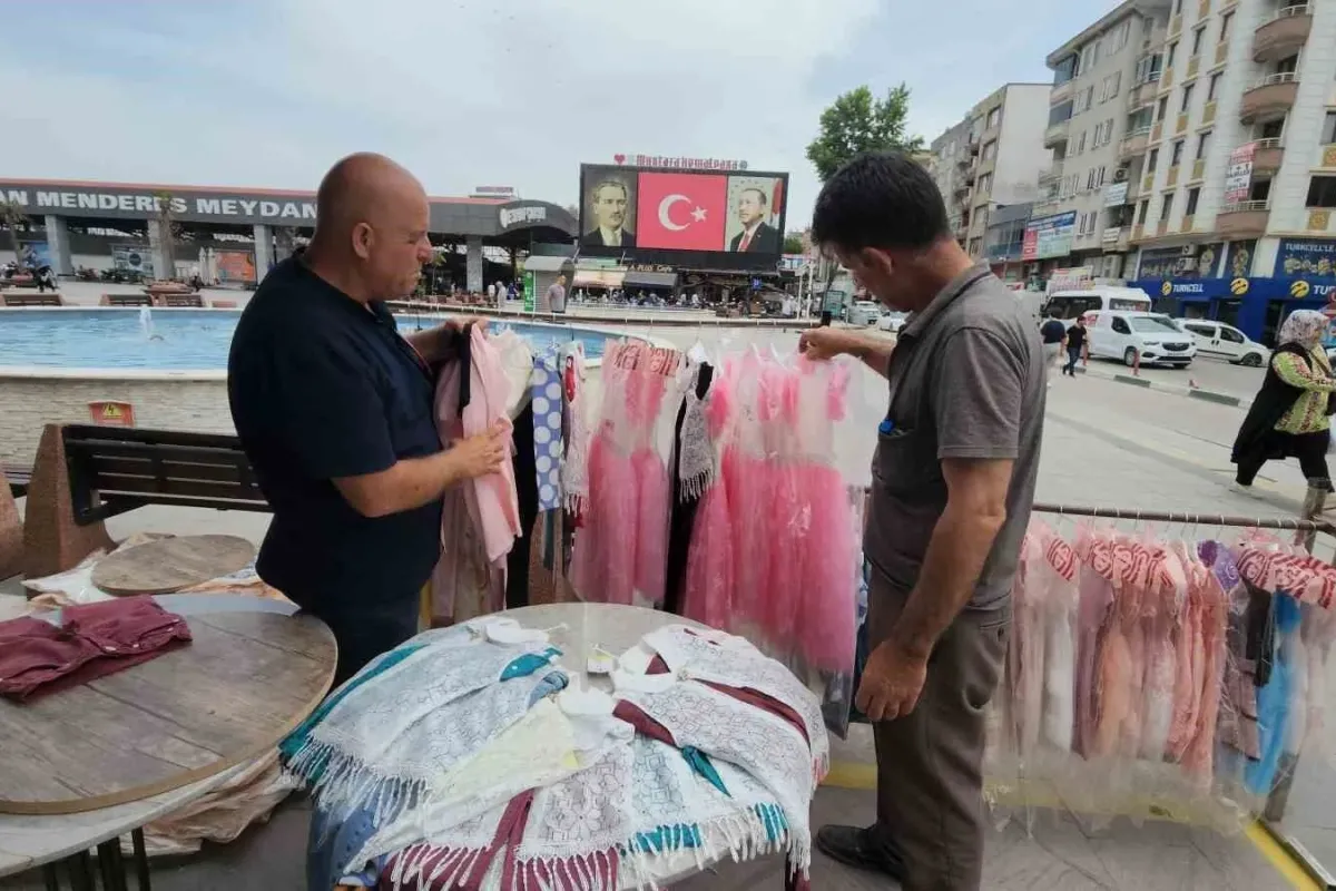 Fenomen muhtardan çocuklara ücretsiz bayram kıyafeti