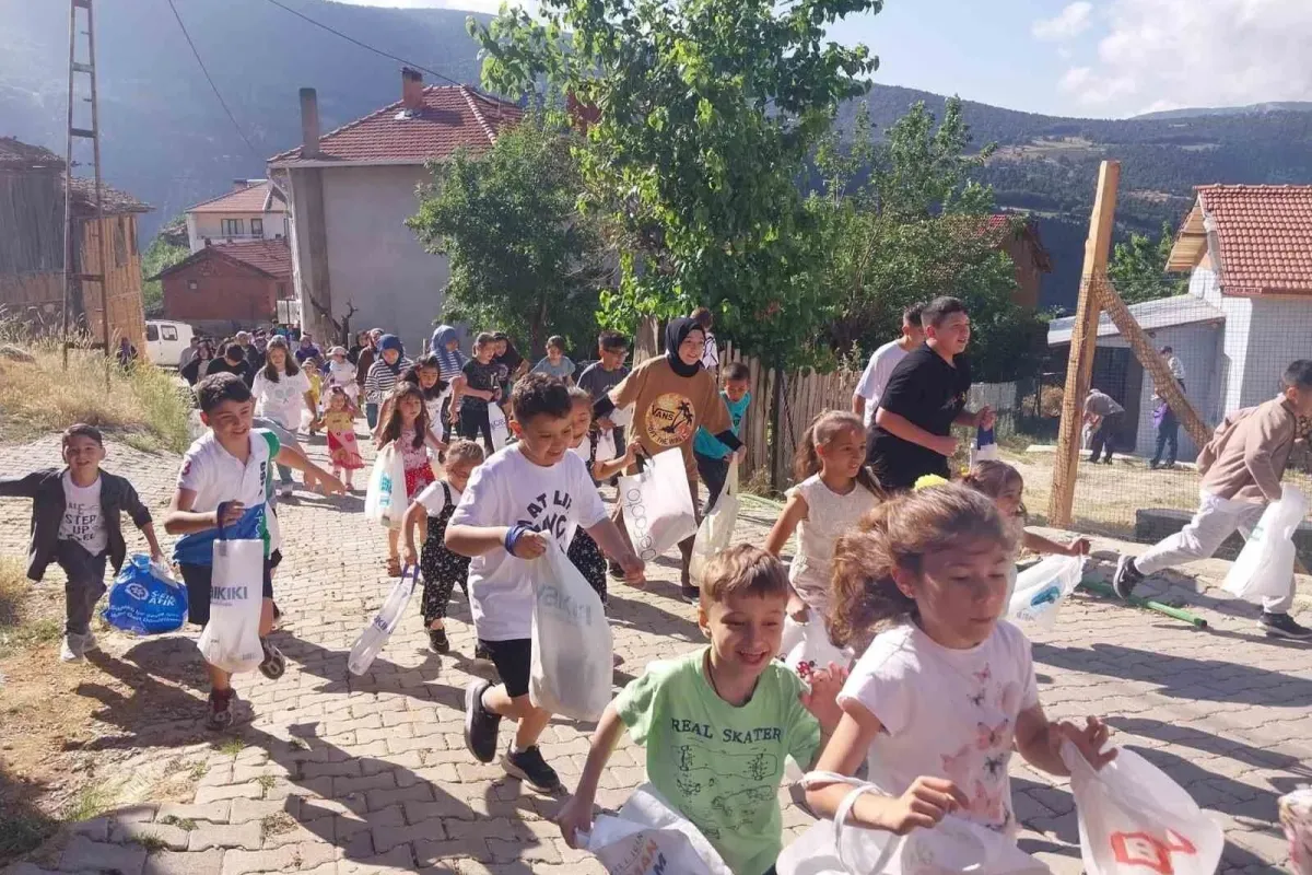 Çocuklar, bayram coşkusunu adak geleneğiyle erken yaşadı