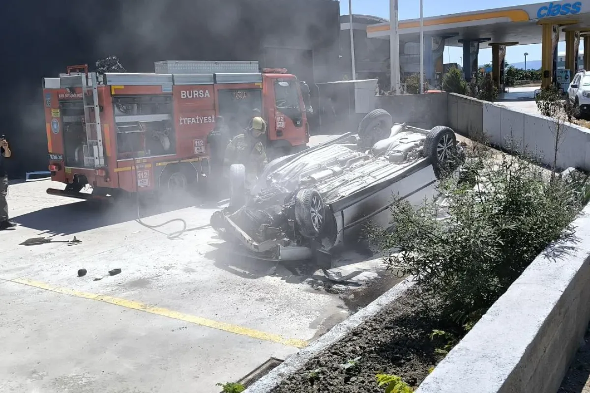 İnegöl'de Korkunç Kaza: Otomobil Duvara Çarptı, Fabrika Bahçesine Uçtu