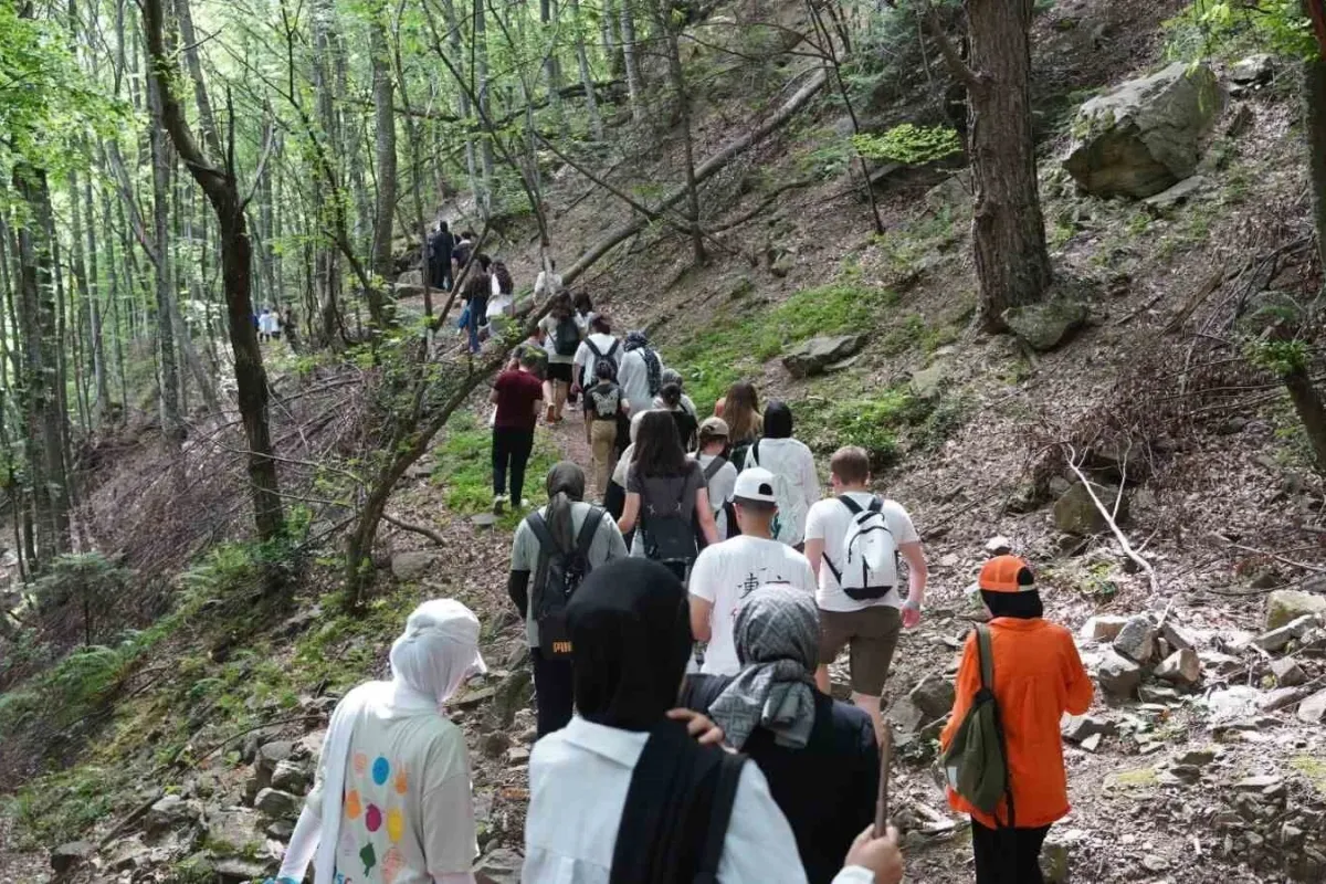 Gençler doğa için yürüdü
