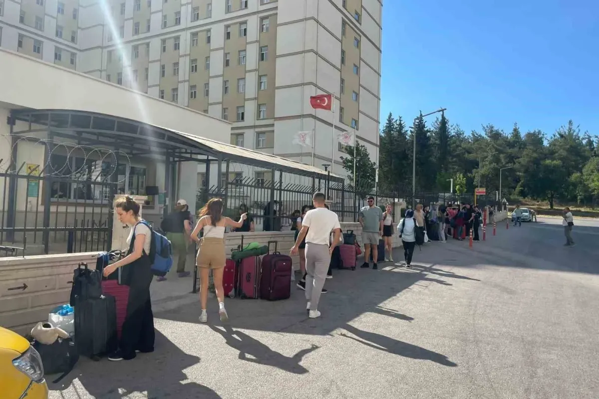 Bursadaki yangın devam ediyor: Uludağ Üniversitesindeki yurtlar boşaltılıyor