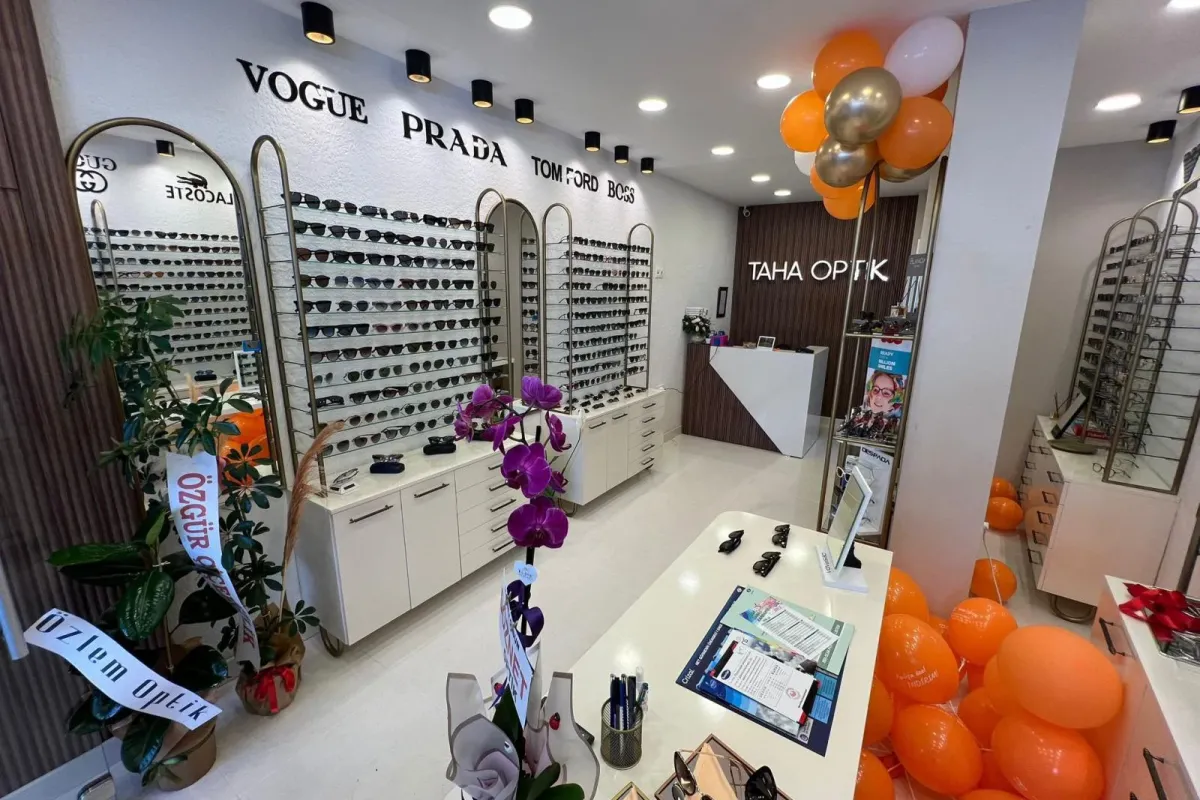 İnegöl'ün gözlükteki yeni trendi Taha Optik açıldı