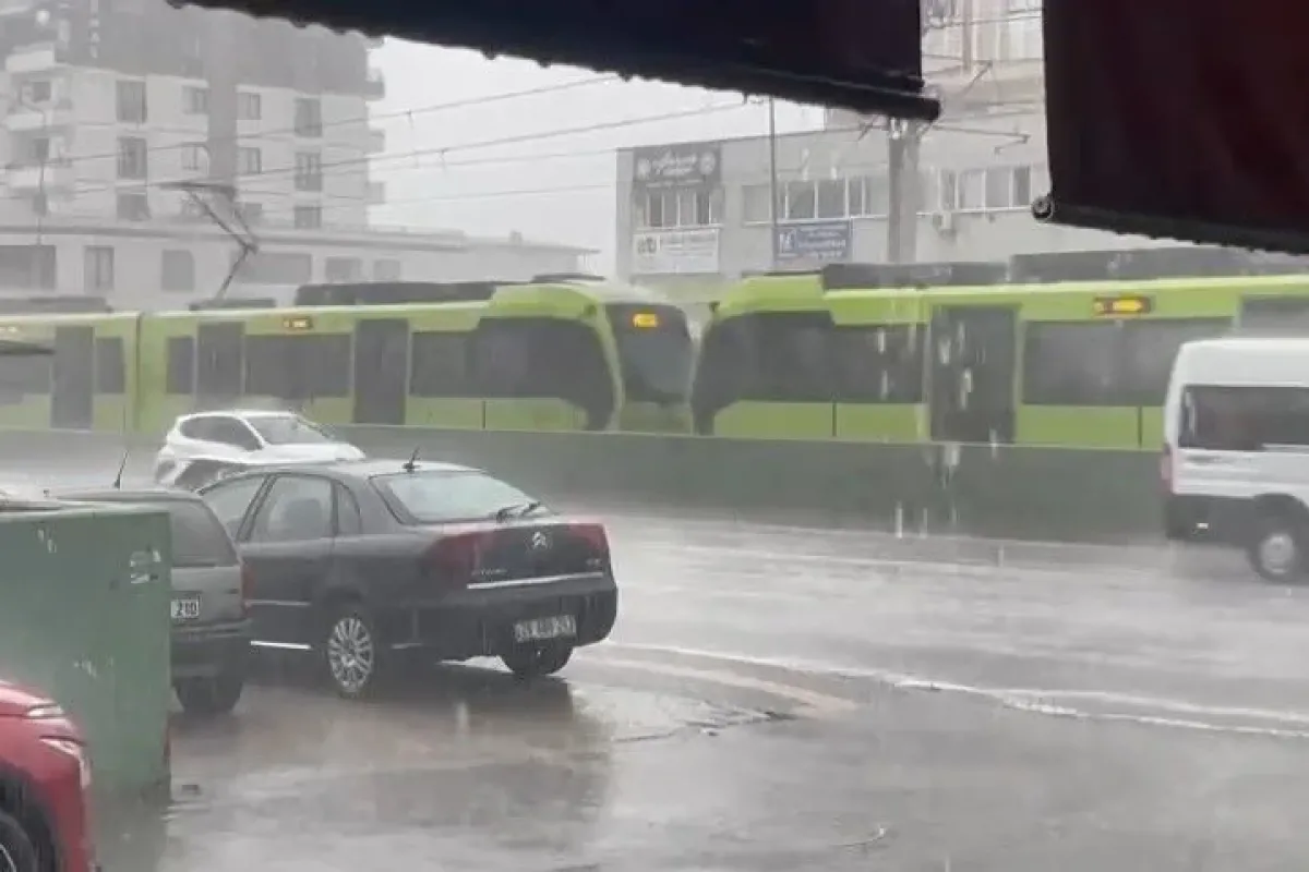 Bursa sağanak yağışa teslim oldu