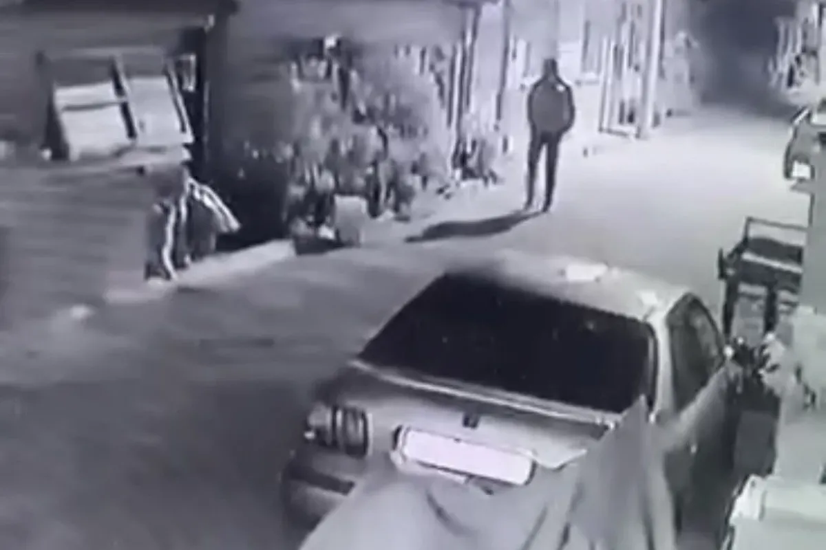 Otomobil hırsızlığı kamerada... Kendi otomobiliymiş gibi alıp kayıplara karıştı