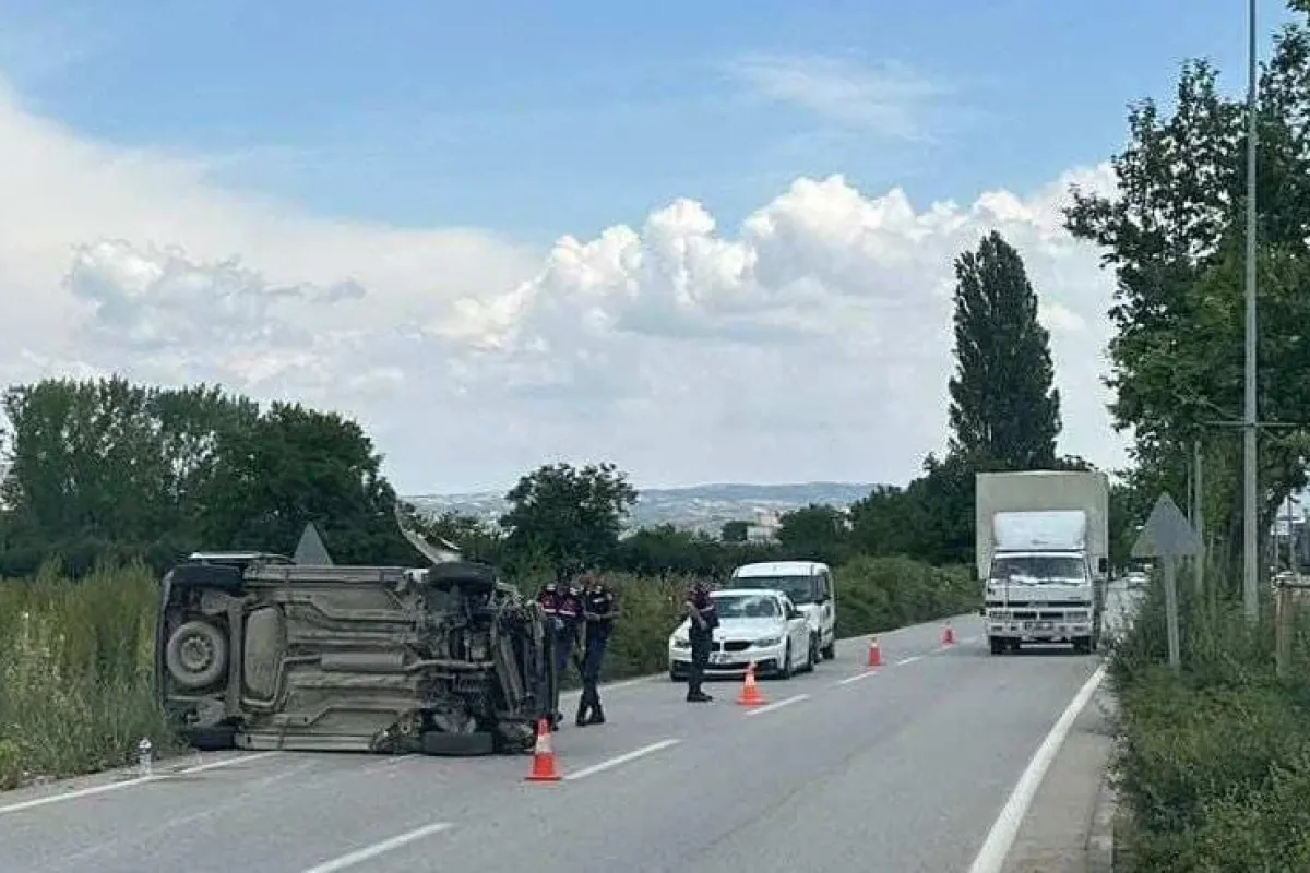 Otomobil Devrildi, Sürücü Yaralandı