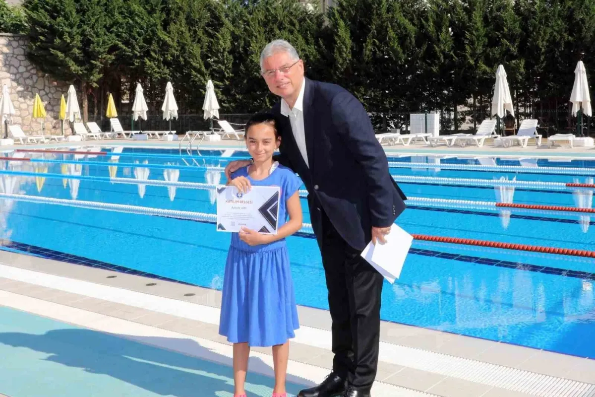 Mudanyalı minik yüzücüler sertifikalarını aldı