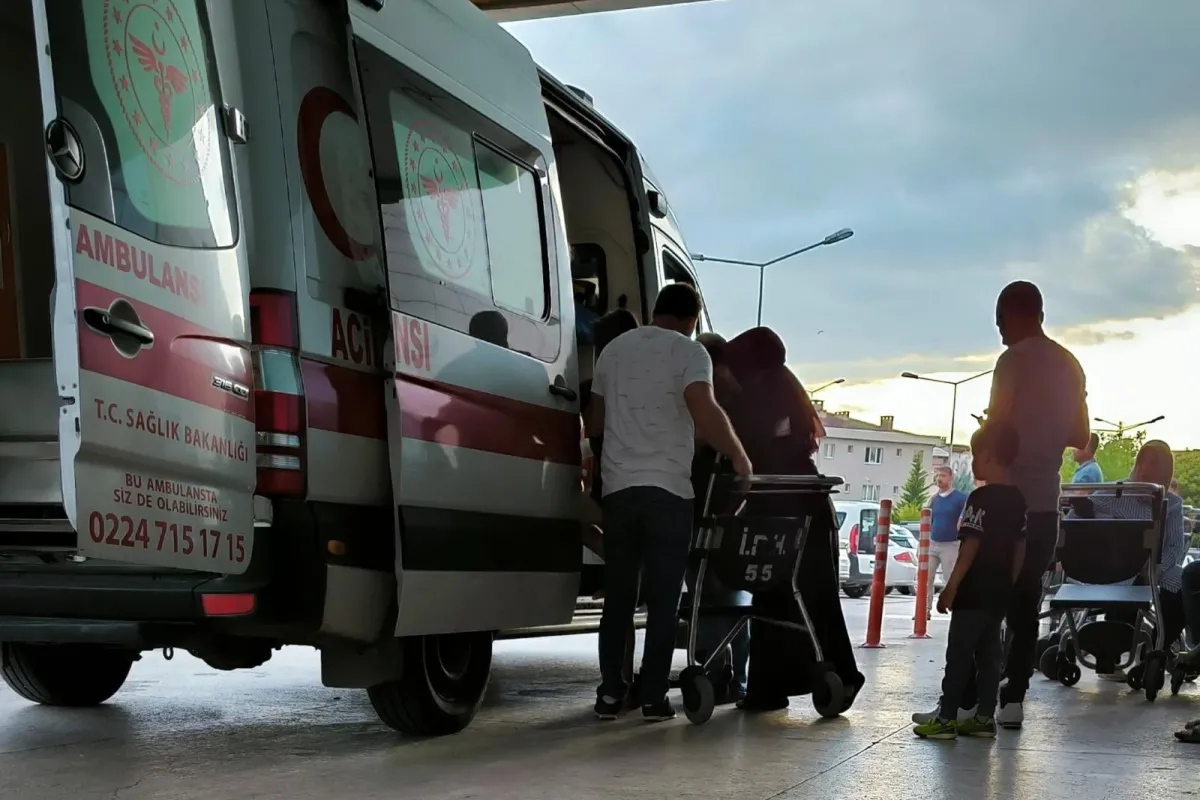 Abisine kızan genç kız kendini yaraladı