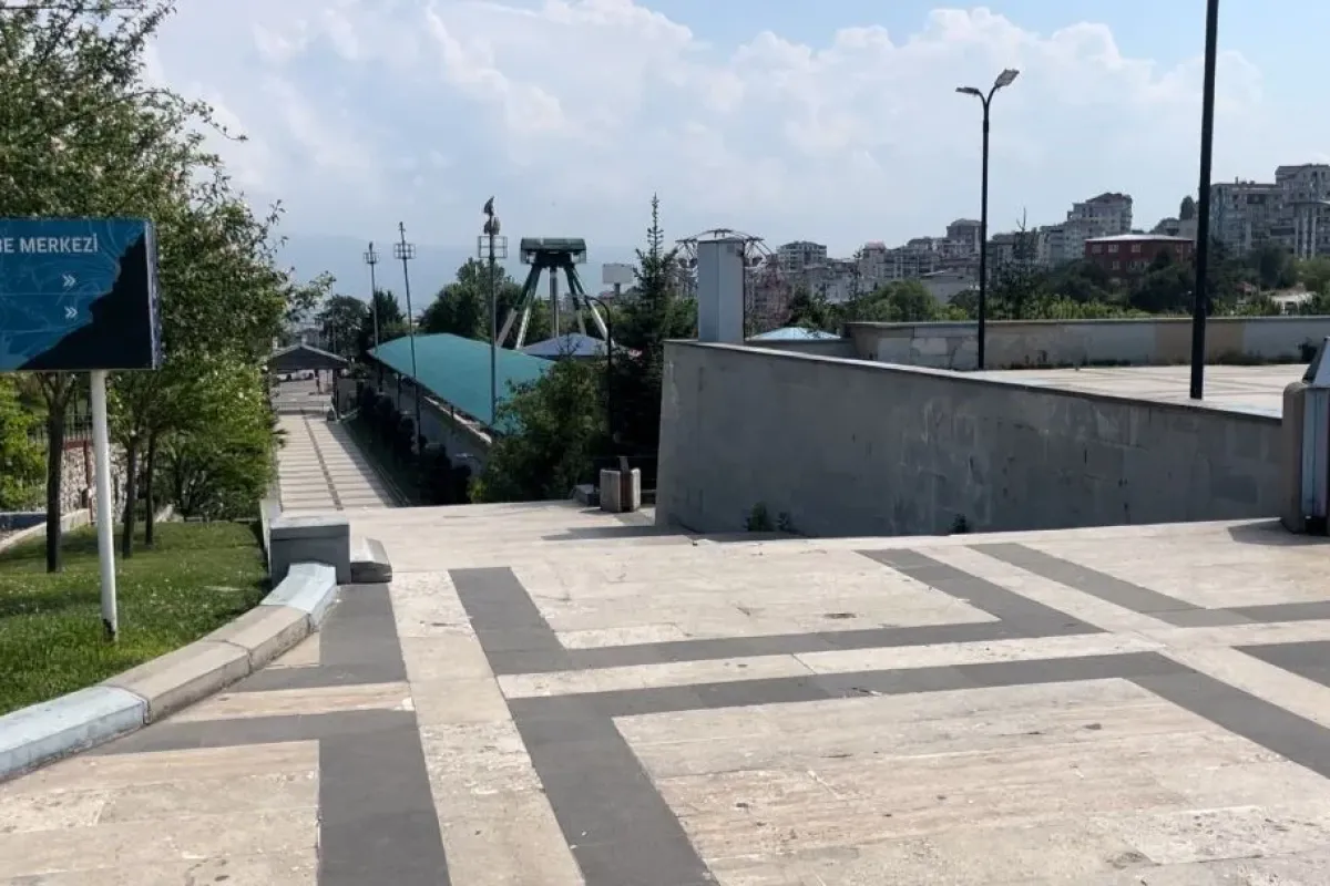 Sürücüler dikkat...Bursada navigasyonu karıştıran merdivenden uçuyor