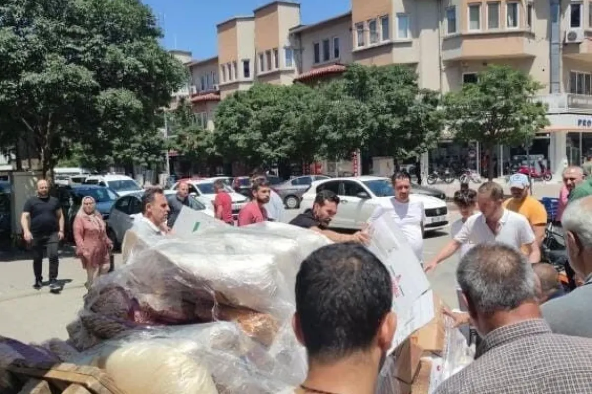 Bursada palet üzerinde bulunan gıda ürünlerinin üzerine düştüğü işçi yaralandı