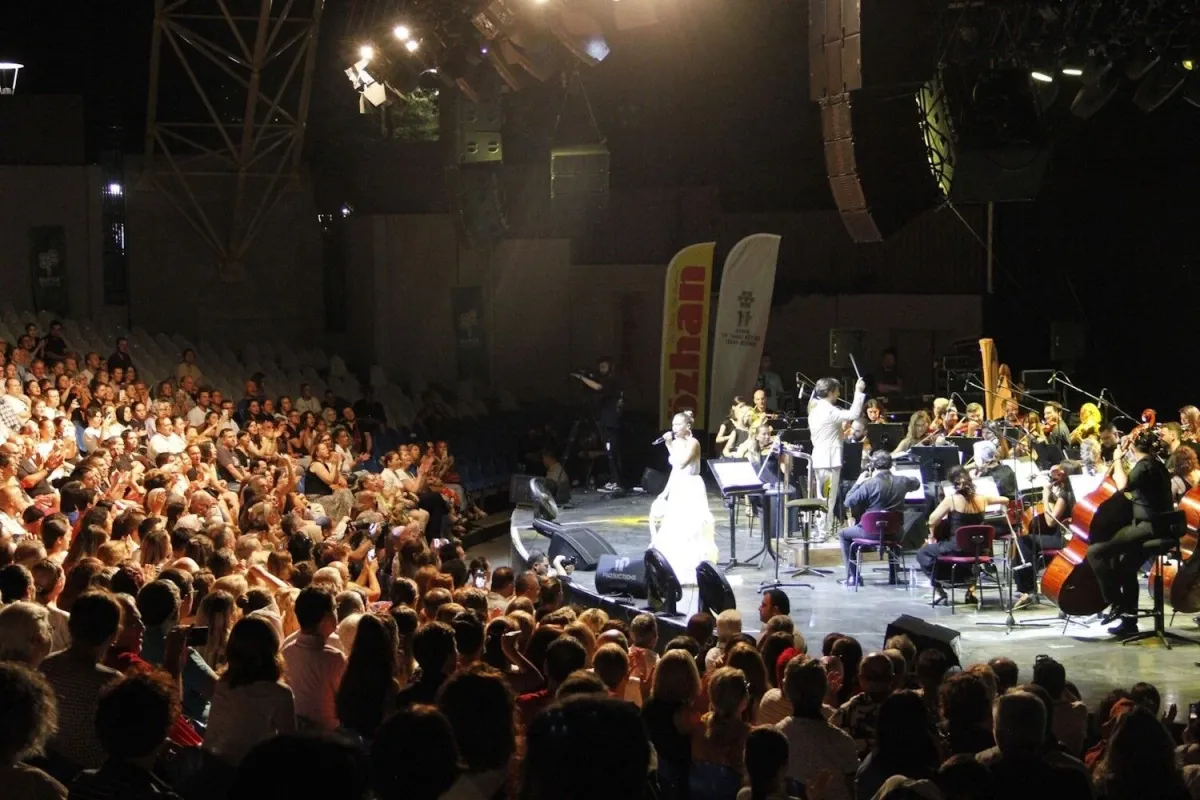 Bursa Festivalinde büyüleyici gece