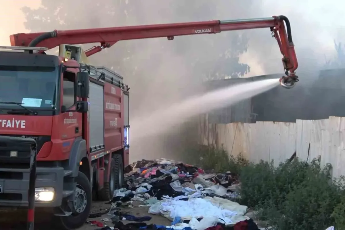 Bursada fabrika yangını: Ekiplerin müdahalesi sürüyor