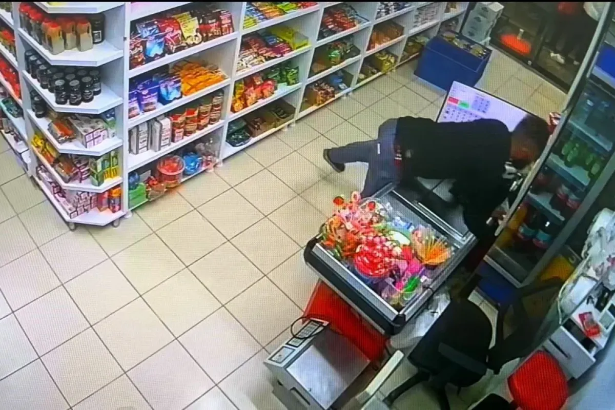 Önce evi soydu, sonra marketi...Önce kamera sonra polise yakalandı