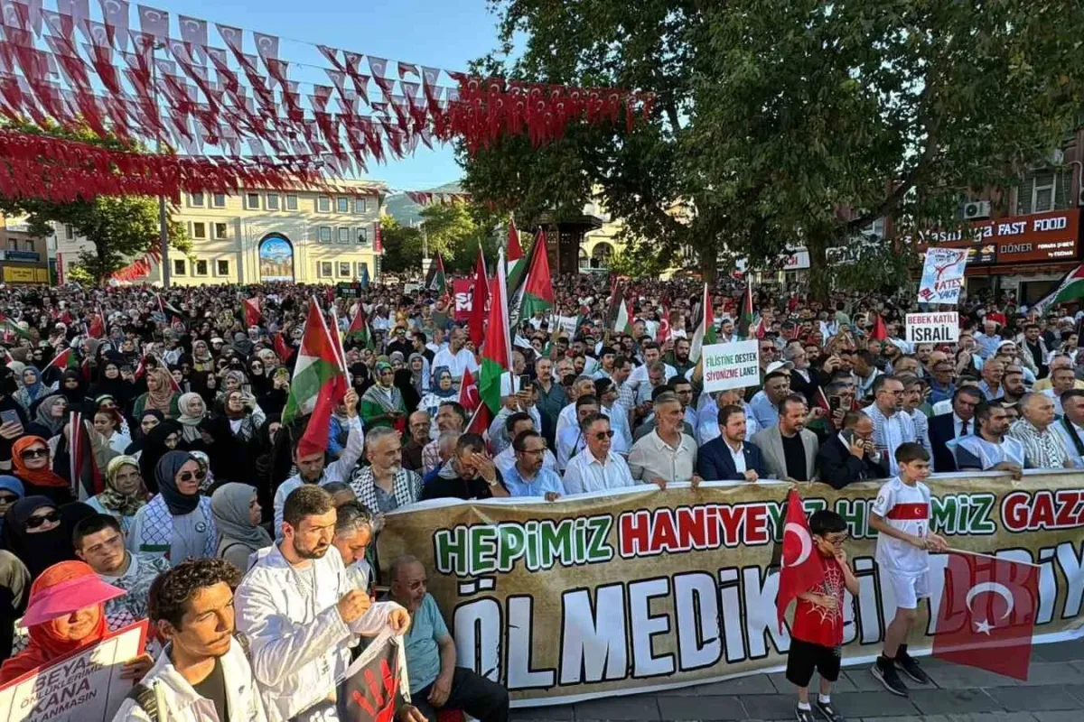 Bursada binlerce kişi Filistin ve Haniye için yürüdü