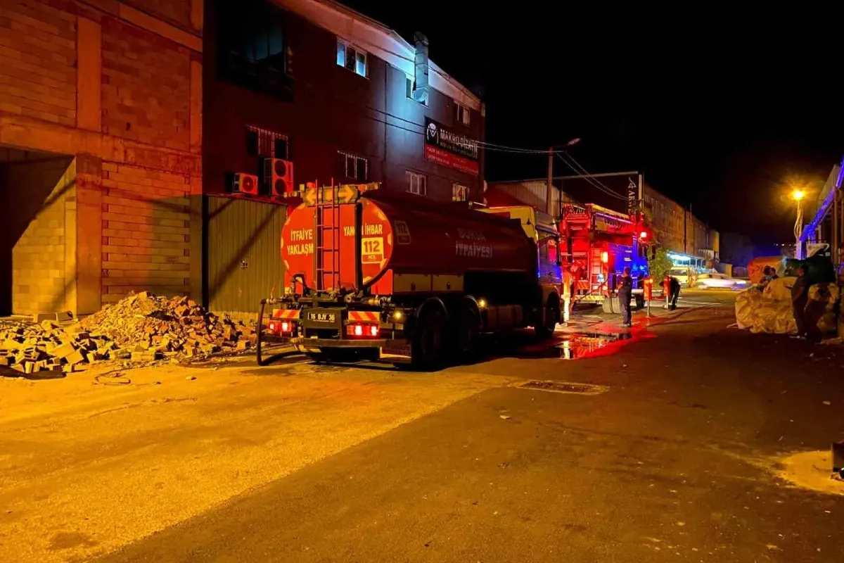 Mobilya sanayisinde yangın, 3 kişi hastanelik oldu
