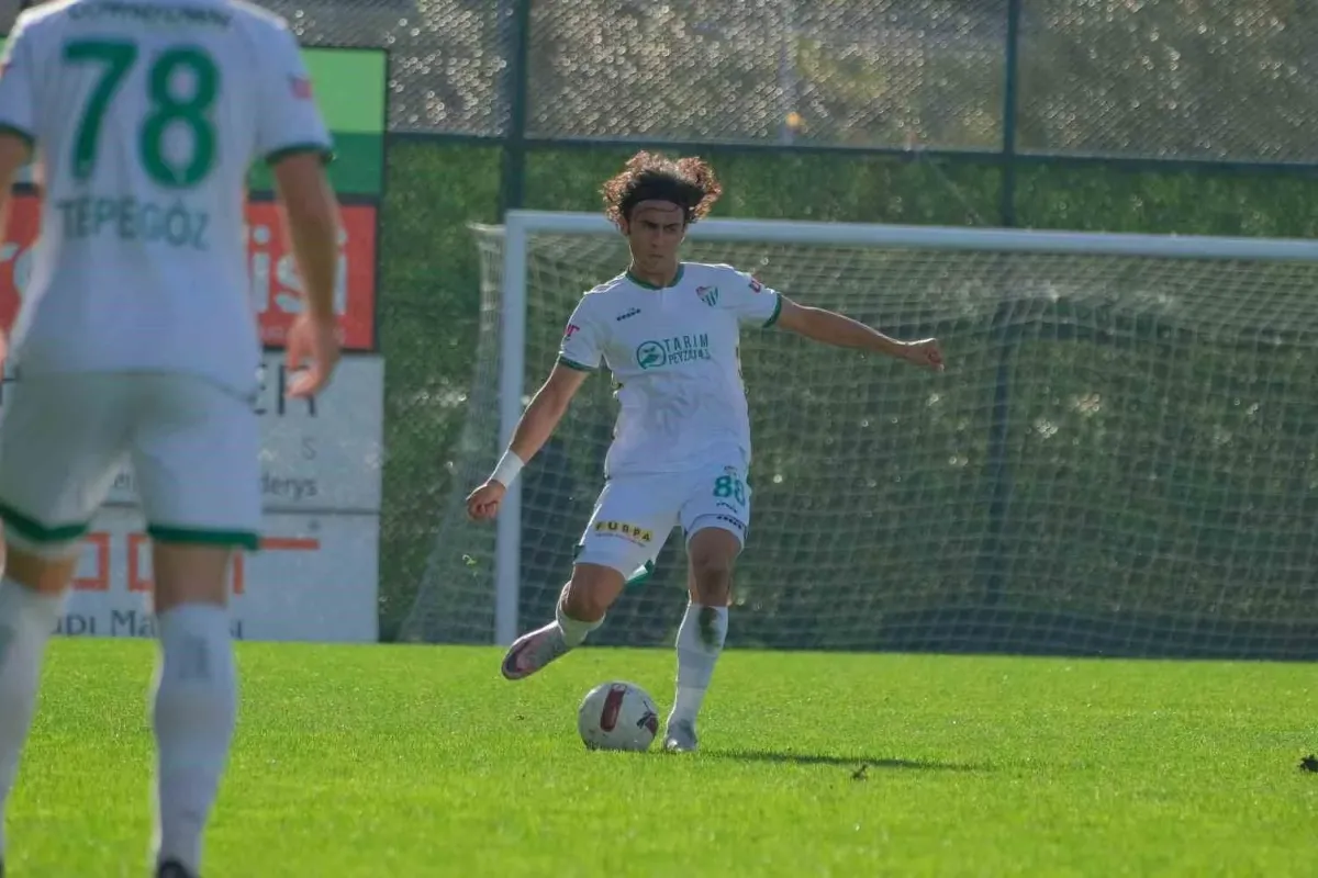 Fenerbahçeye transfer olan Yiğit Fidan, Bursaspora veda etti
