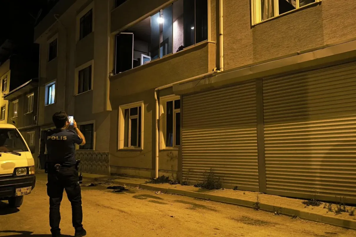 Balkonda tutuşan halılar korku dolu anlar yaşattı