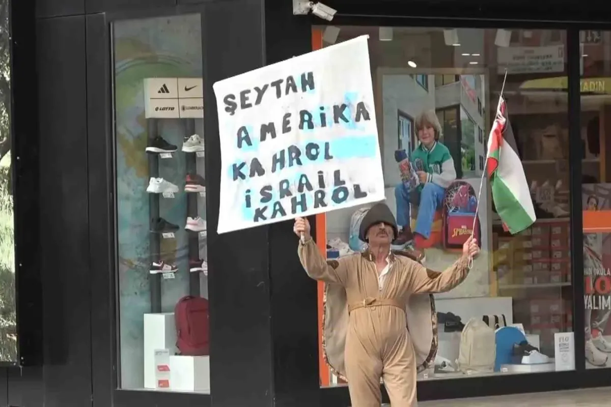 Hayvan kostümleri giyerek İsraili protesto etti