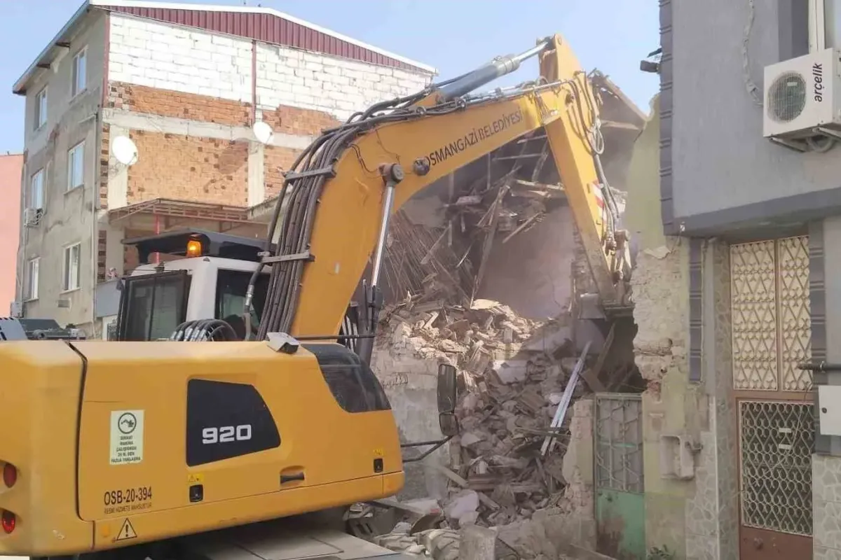 Osmangazide metruk bina temizliği