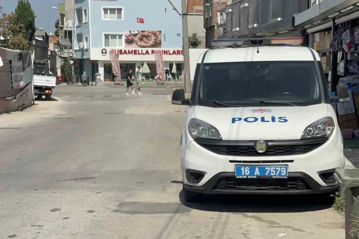 Bursada silahlı kavga: Mermiler fotoğrafçı dükkanına isabet etti