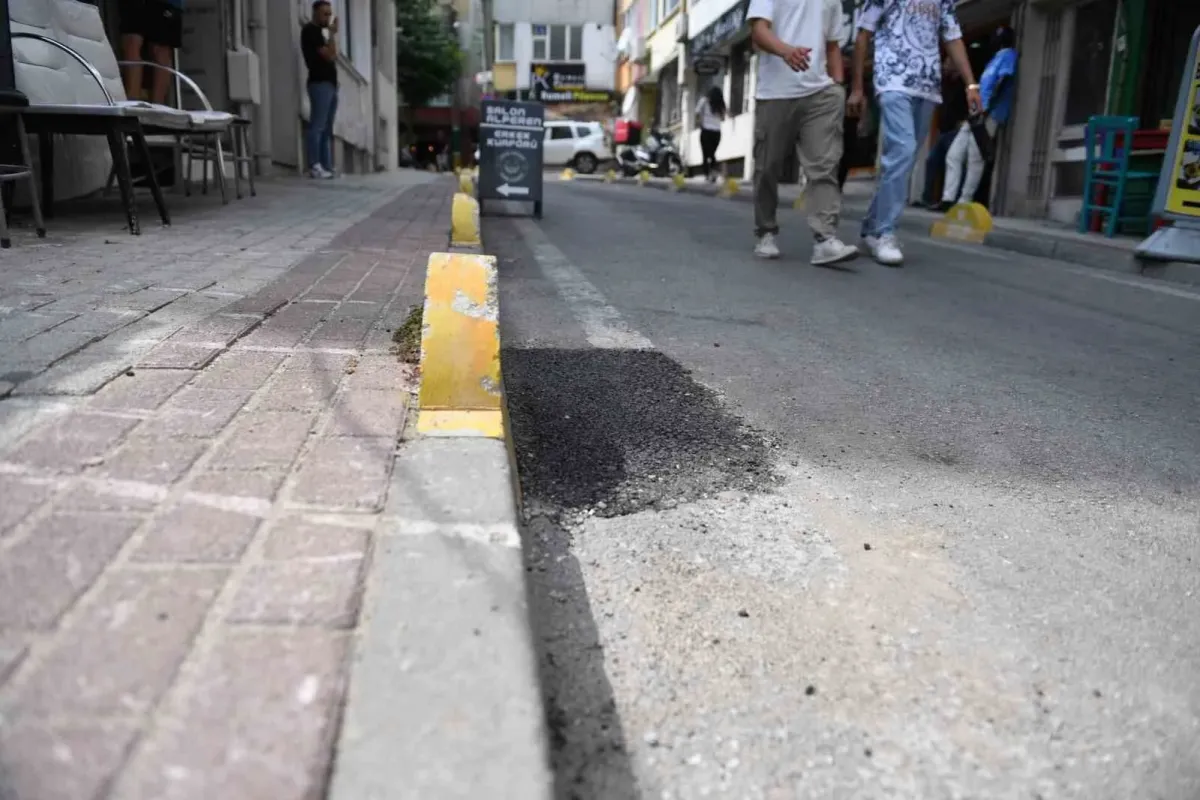 Bursada insanların düşmesine sebep olan çukur onarıldı