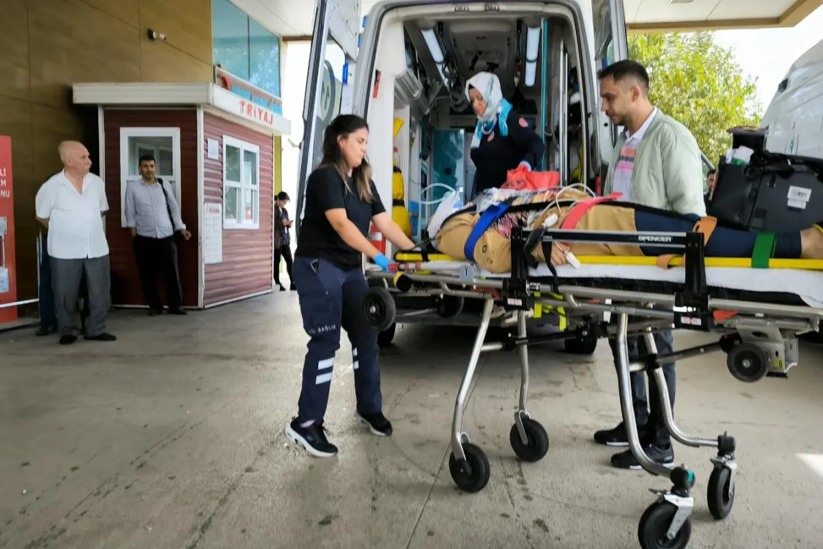 İnegölde Korkunç Kaza: 2 Araç Kafa Kafaya Çarpıştı, 8 Yaralı