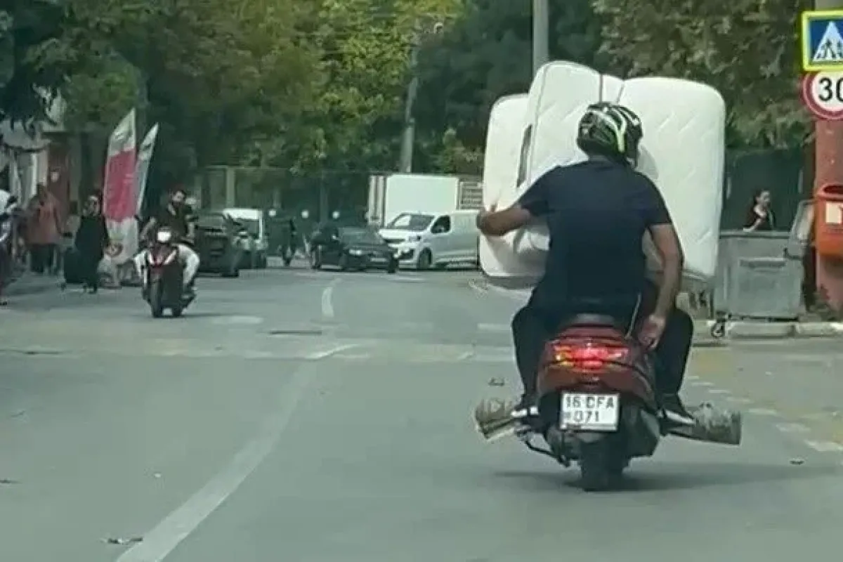 Altında halı kucağında yatak!