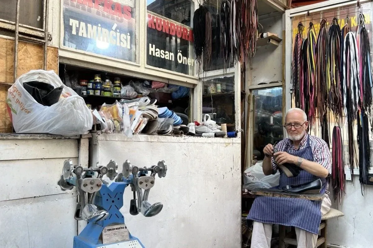 Hem imamlık yaptı hem ayakkabı tamir etti