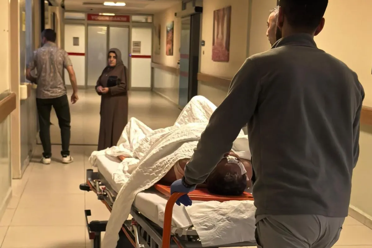 Damperli Kamyon Devrildi: 47 Yaşındaki Şoför Yaralandı