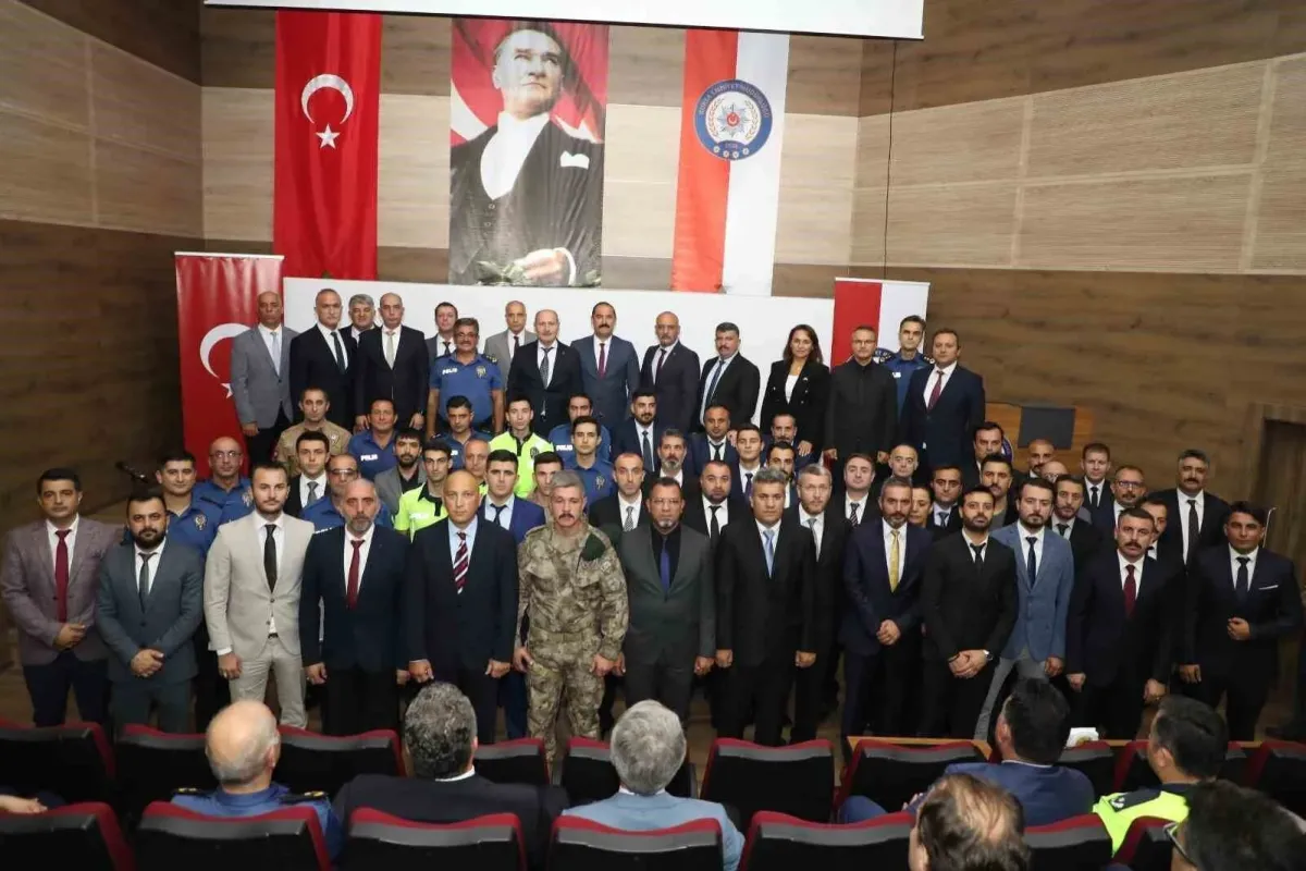 Başarılı emniyet personeli ödüllendirildi