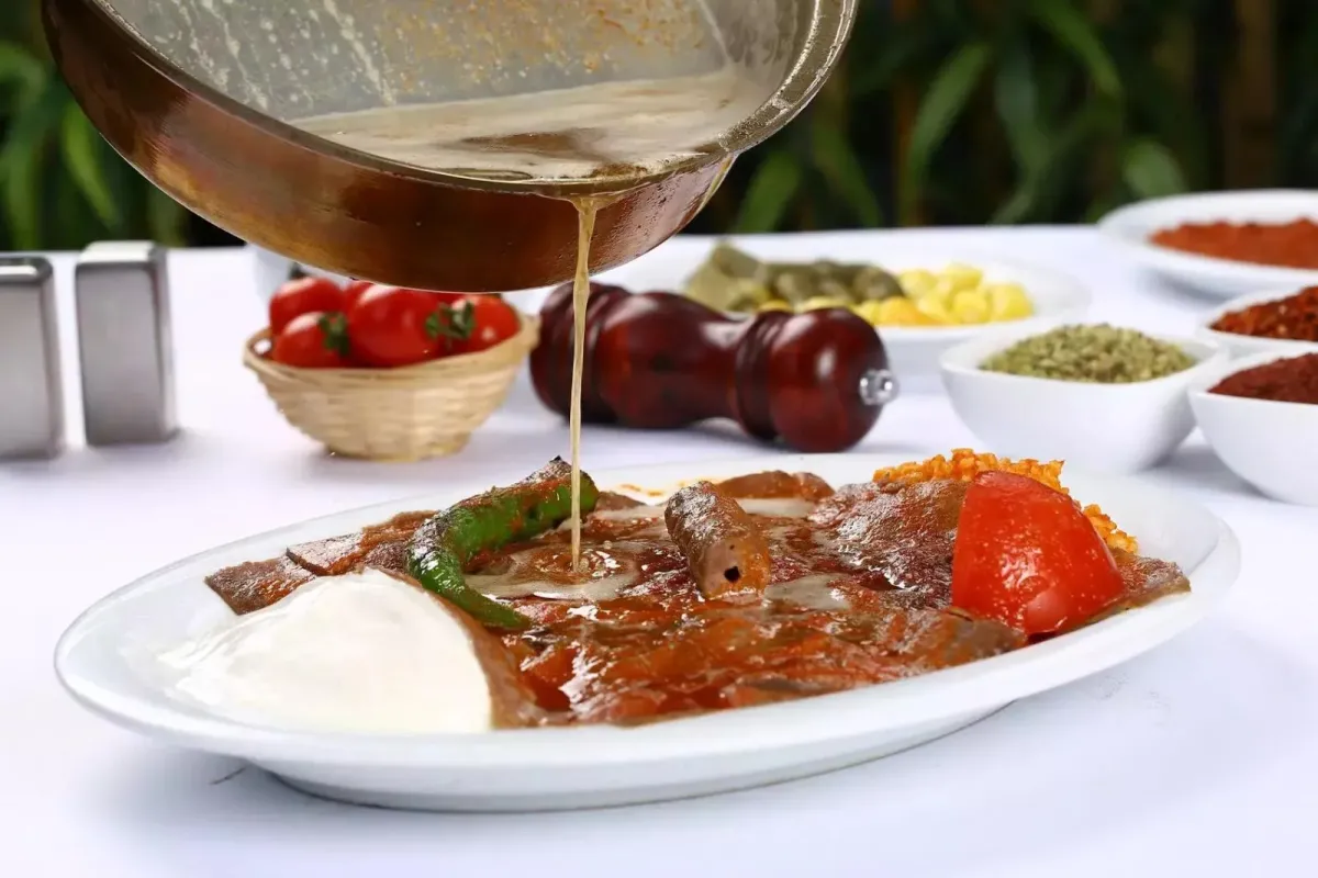 İskender Kebabı: Bursa’nın Lezzet Geleneği ve Tarihçesi