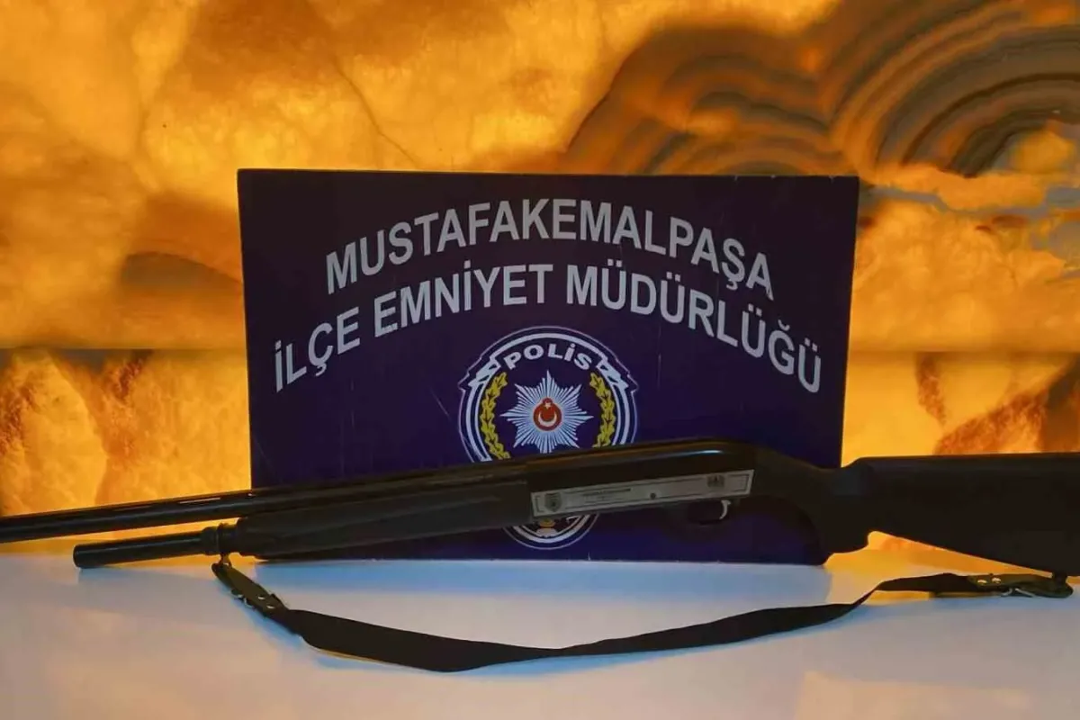 Babasının av tüfeğiyle ateş açıp sosyal medyada paylaştı, kısa sürede yakalandı