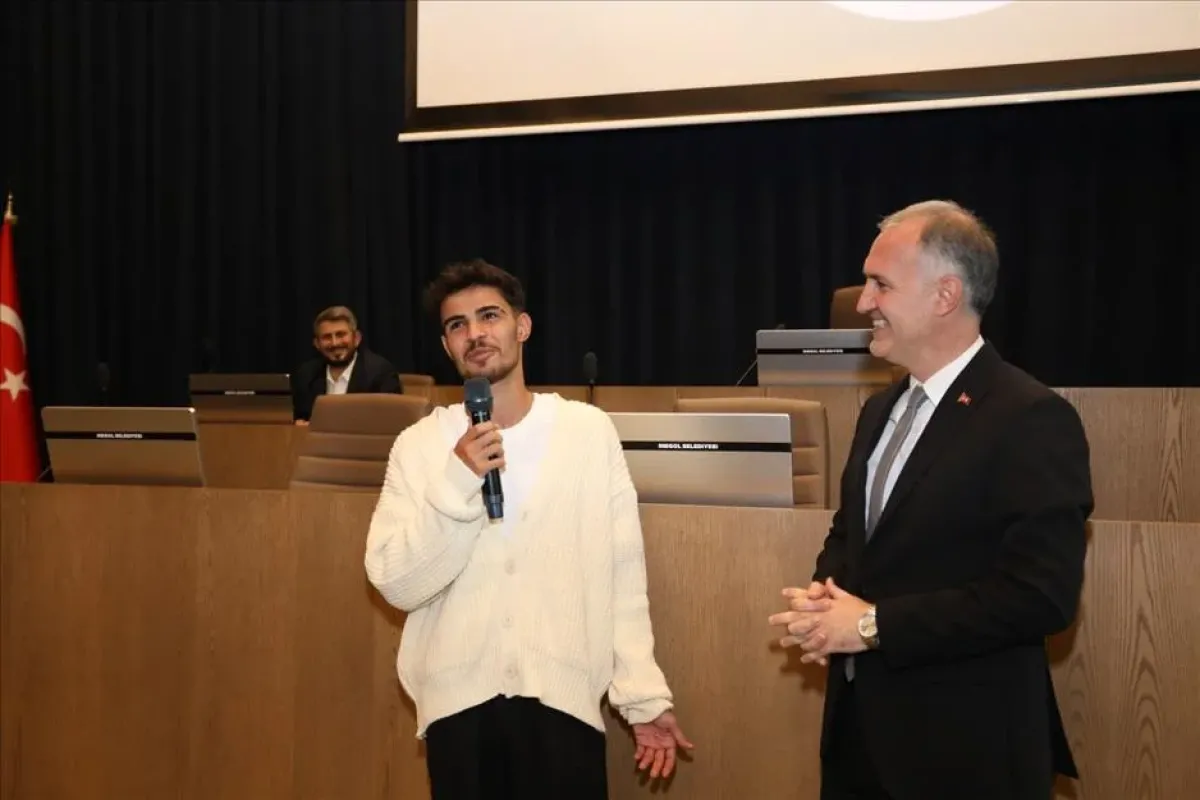 Artık O'nunda kaskı var